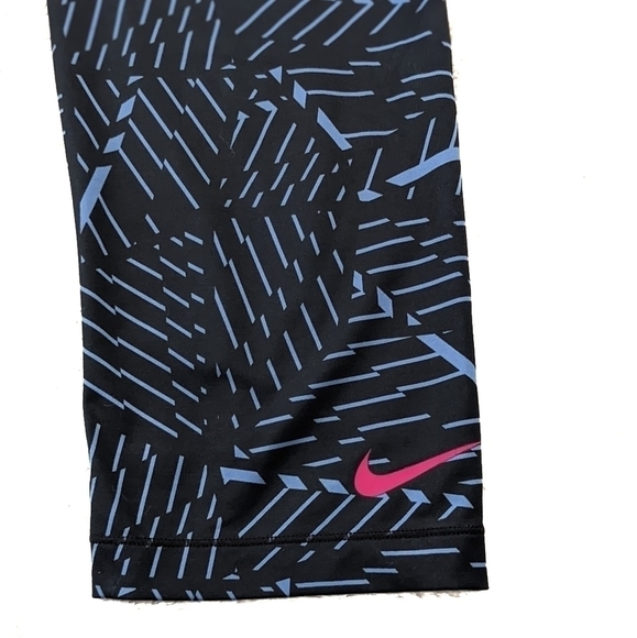 NIKE Pro Cropped Leggings - Picture 7 of 9